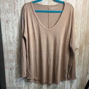 🐺Abercrombie and Fitch Women's Tan Long Sleeve V Neck